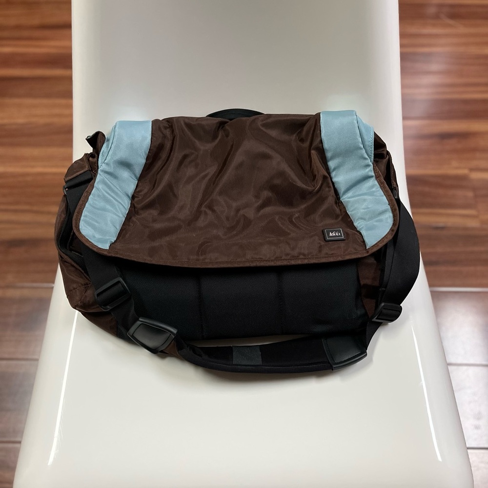 REI crossbody laptop bag